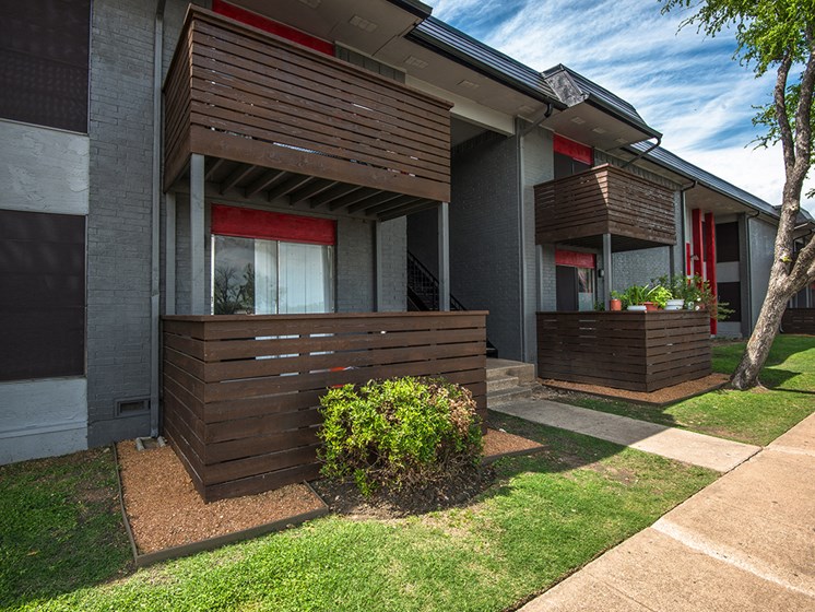 El Castillo Apartments exterior building